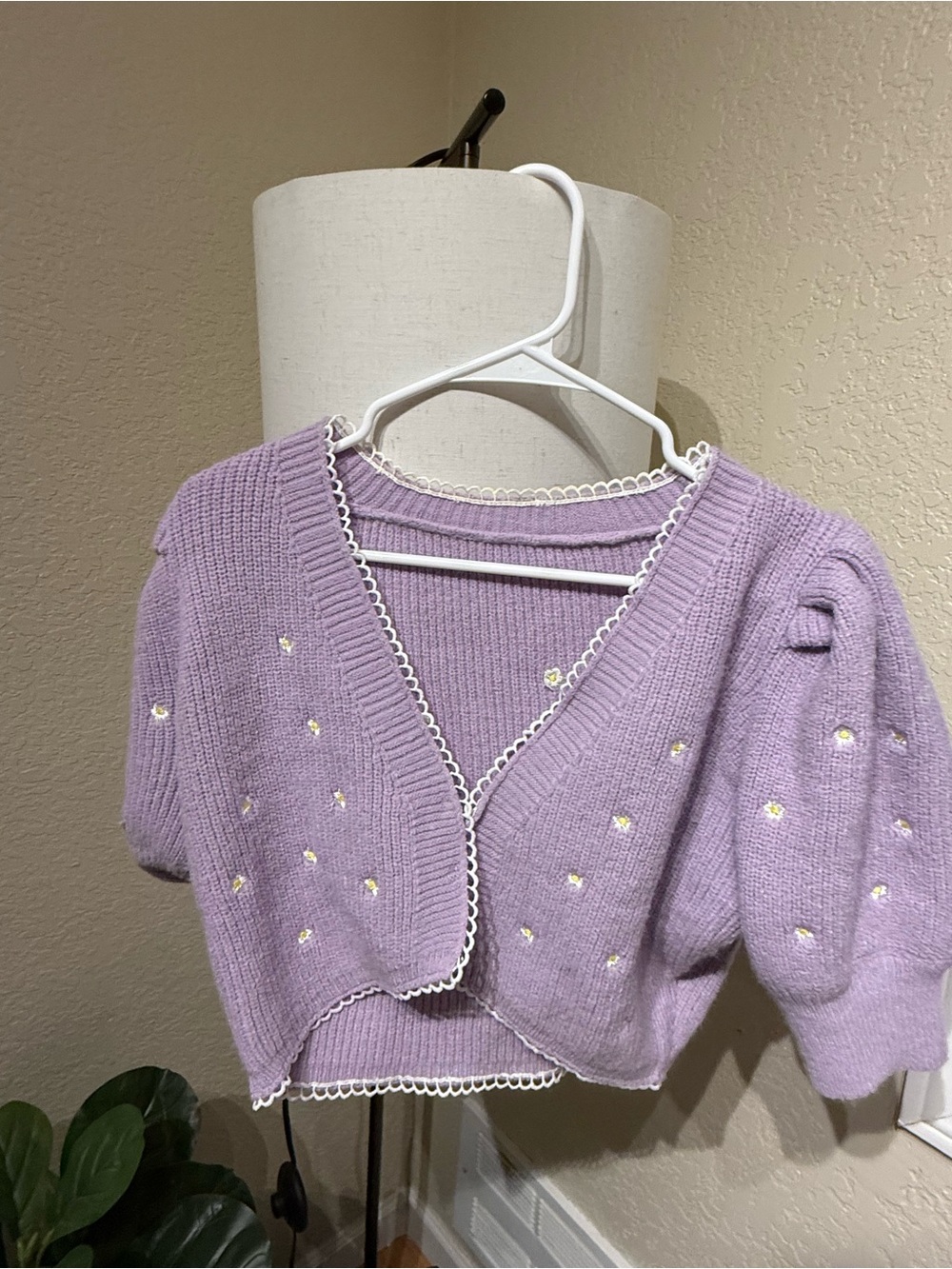 Lilac V-Neck Cropped Sweater Cardigan with Daisy Embroidery